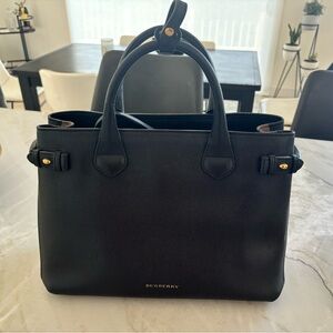 Grainy Calfskin House Check Medium Banner Tote Black